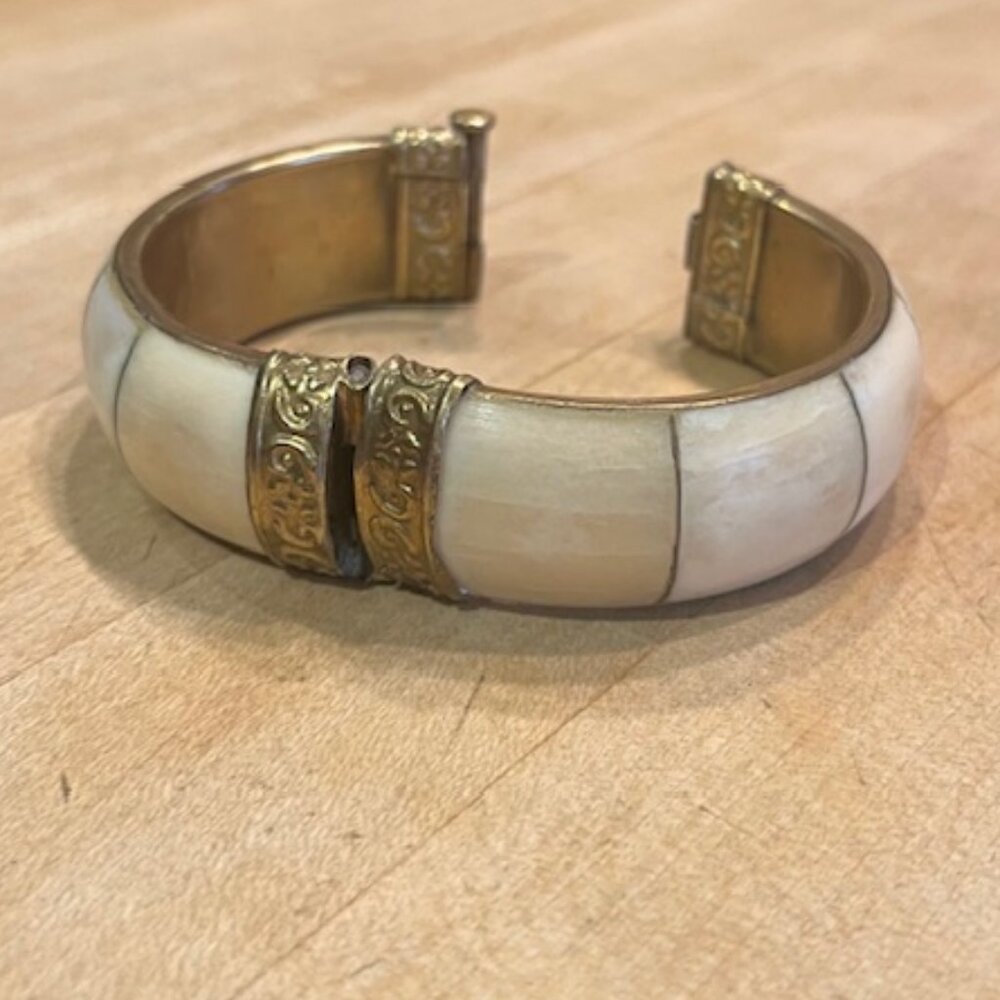 Antique Bone & Brass Hinged Bracelet - Picture 4 of 4